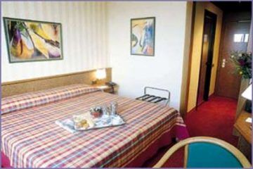 Holiday Inn Turin South Esterno foto